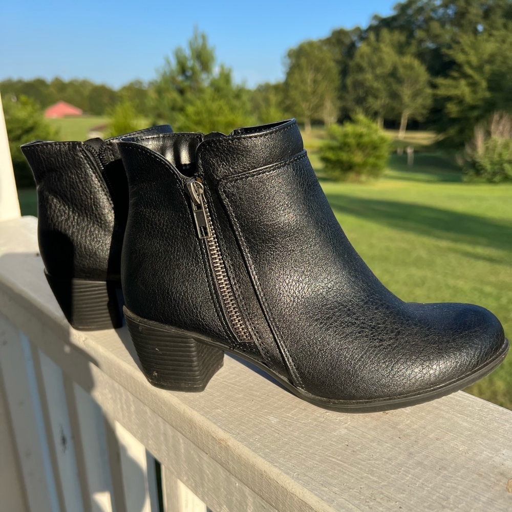 Low cut boots